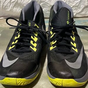 Nike Zoom Devosion Black Volt Gray Men’s Size 14 Basketball Shoes 844592-002